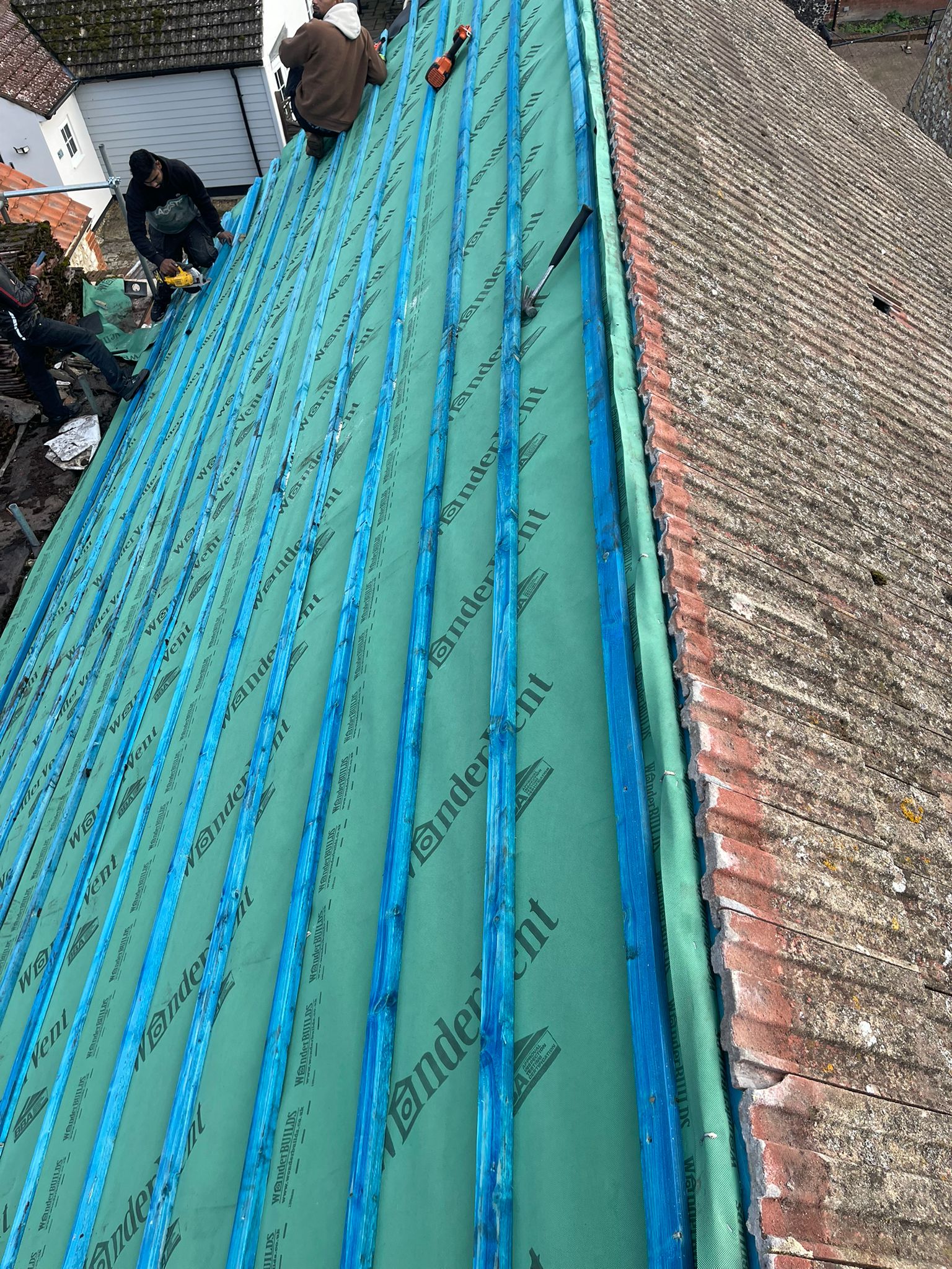 Roof underlayment installation