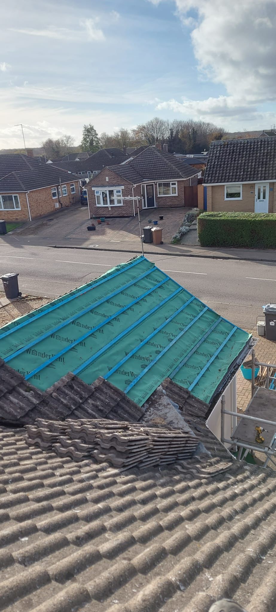 Roof underlayment membrane installation